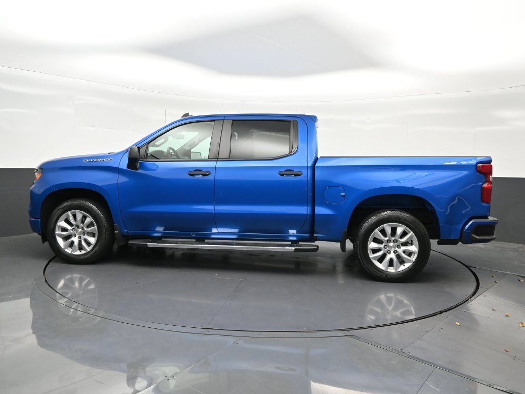 Used 2022 Chevrolet Silverado 1500 Custom RWD image 2