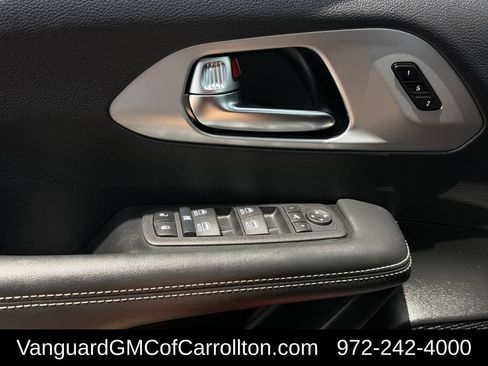 Used 2025 Chrysler Pacifica Limited FWD image 26