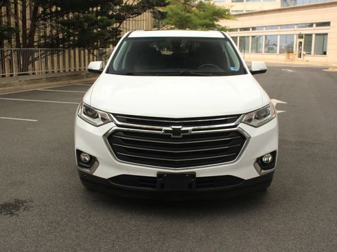 Used 2019 Chevrolet Traverse LT w/ LT Premium Package AWD/4WD image 3