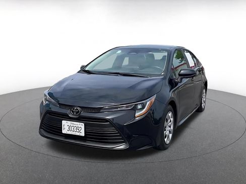 Used 2025 Toyota Corolla LE FWD image 7