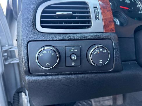Used 2010 GMC Sierra 1500 SLT w/ SLT Convenience Package AWD/4WD image 12