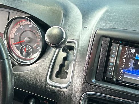 Used 2018 Dodge Grand Caravan SE image 23