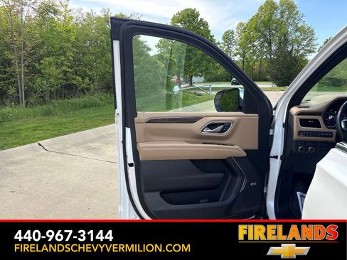 Used 2021 Chevrolet Tahoe Premier w/ Premium Package AWD/4WD image 13