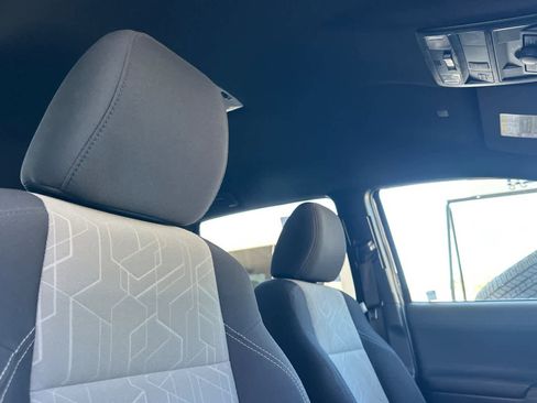 Used 2022 Toyota Tacoma TRD Off-Road image 17