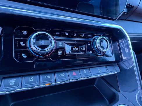 Used 2024 GMC Sierra 3500 Denali Ultimate image 27