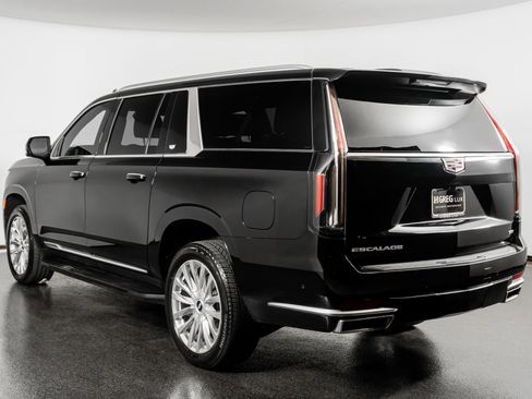 Used 2024 Cadillac Escalade ESV Premium Luxury image 16
