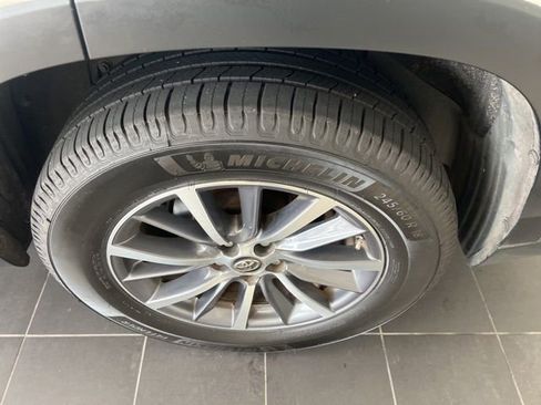 Used 2019 Toyota Highlander XLE FWD image 15