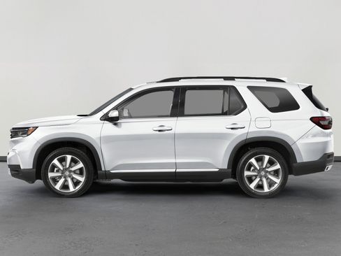 Used 2025 Honda Pilot Touring image 3