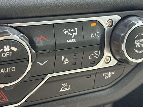 Used 2025 Jeep Wrangler Sahara image 34