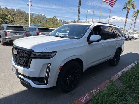 Used 2023 Cadillac Escalade Sport w/ LPO, ONYX Package image 3