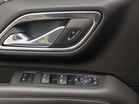 Used 2024 Chevrolet Suburban LT image 29