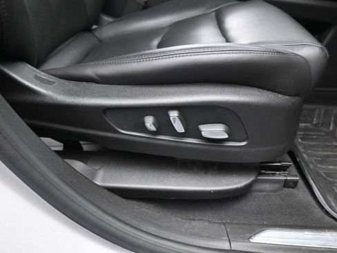 Used 2018 Cadillac XT5 Luxury w/ Driver Awareness Package image 16