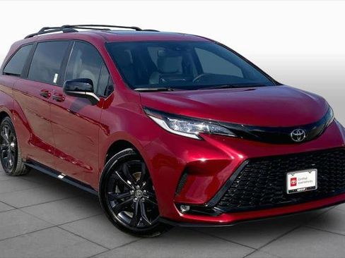 Certified 2026 Toyota Sienna XSE FWD image 3