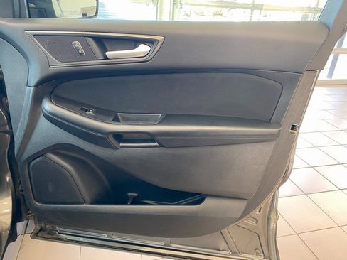 Used 2017 Ford Edge SE image 8