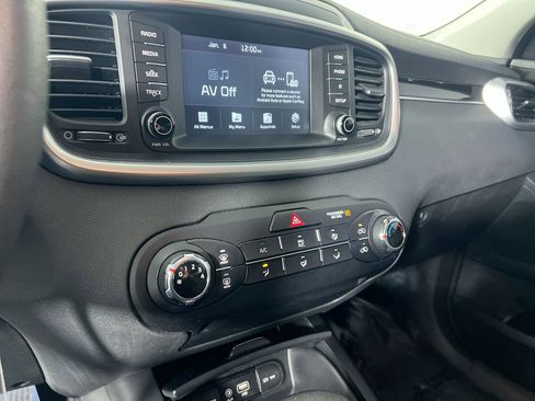 Used 2020 Kia Sorento LX w/ LX I4 Convenience Package image 24