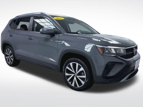 Used 2022 Volkswagen Taos SE w/ Driver Assistance Package AWD/4WD image 18