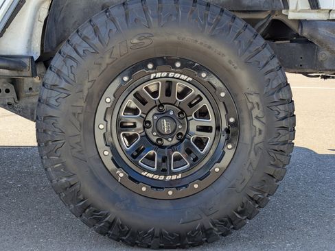 Used 2016 Jeep Wrangler Unlimited Rubicon w/ Connectivity Group AWD/4WD image 47