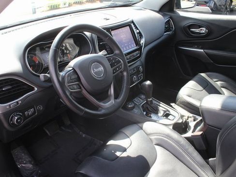 Used 2021 Jeep Cherokee Limited image 3