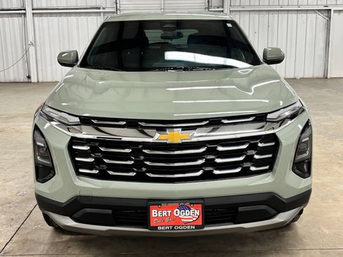 Used 2025 Chevrolet Equinox LT FWD image 2