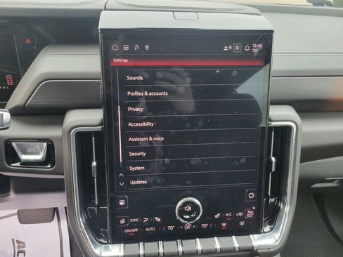 Used 2025 GMC Yukon XL Denali w/ Denali Reserve Package image 13