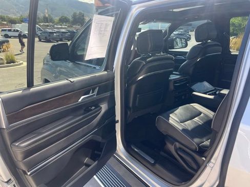 Used 2023 Jeep Grand Wagoneer Series II AWD/4WD image 16