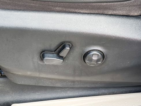 Used 2020 Chrysler Pacifica Touring-L FWD image 21