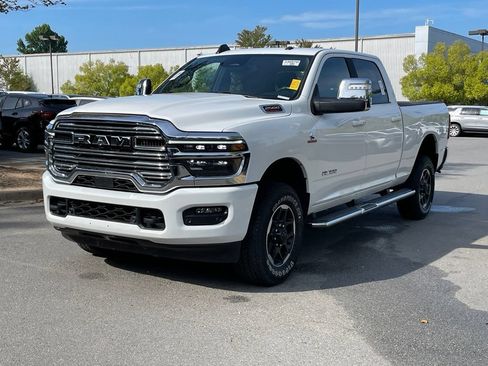 Used 2025 RAM 2500 Laramie AWD/4WD image 3
