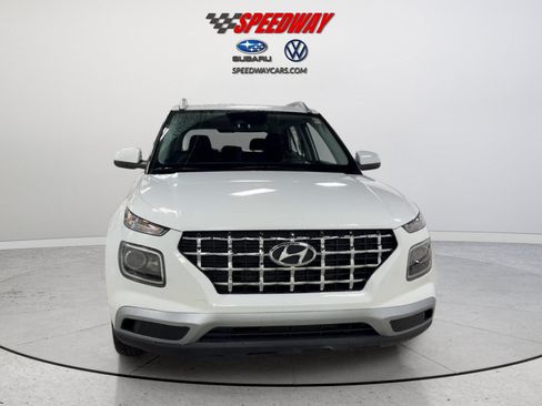 Used 2025 Hyundai Venue SEL FWD image 13