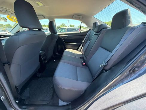 Used 2018 Toyota Corolla LE FWD image 12