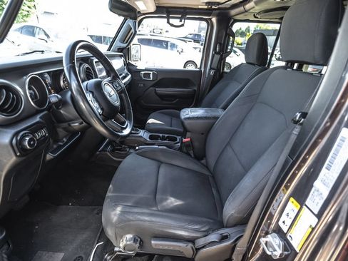 Used 2018 Jeep Wrangler Unlimited Sport S AWD/4WD image 17