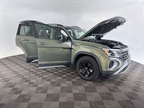 Used 2024 Volkswagen Atlas Peak Edition SE image 3