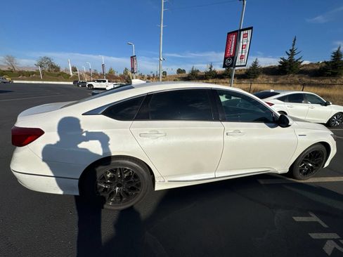 Used 2020 Honda Accord EX image 9