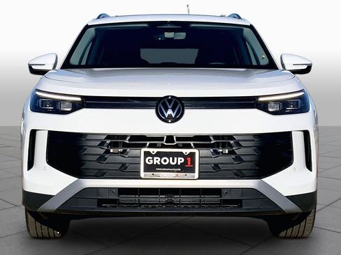 New 2026 Volkswagen Tiguan SE FWD image 3