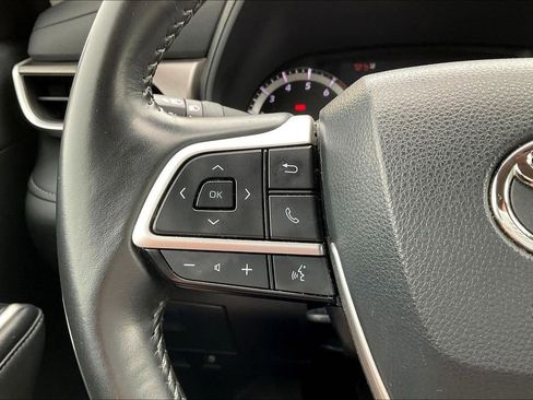 Used 2024 Toyota Highlander LE AWD/4WD image 19