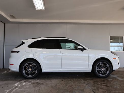 New 2025 Porsche Cayenne image 9