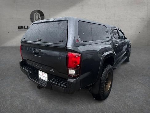 Used 2022 Toyota Tacoma SR5 AWD/4WD image 5