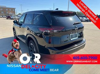 Used 2025 Nissan Rogue SV FWD video 3