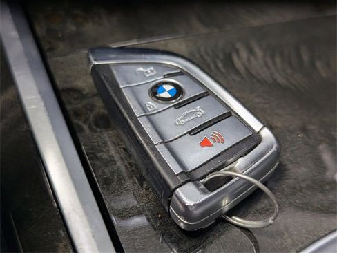 Used 2022 BMW 740i image 26