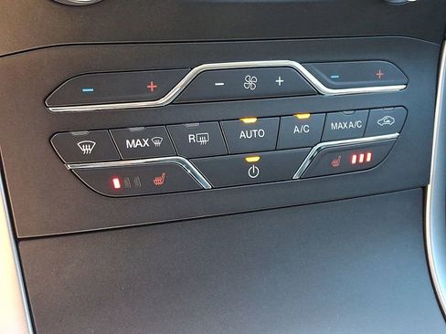 Certified 2020 Ford Edge SEL w/ Convenience Package AWD/4WD image 16