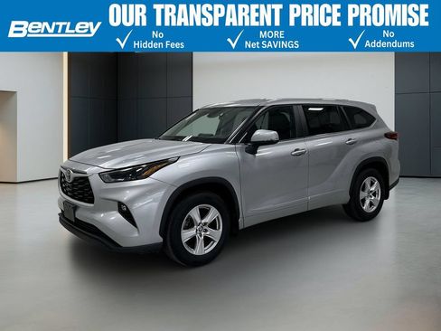Used 2023 Toyota Highlander LE AWD/4WD image 1