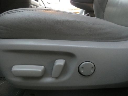 Used 2015 Toyota Sienna XLE image 50