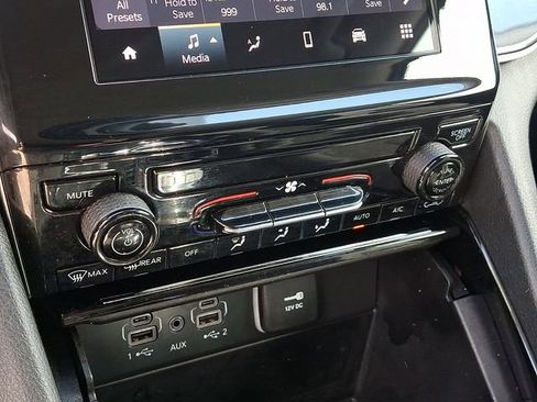 Used 2023 Jeep Grand Cherokee Laredo AWD/4WD image 17
