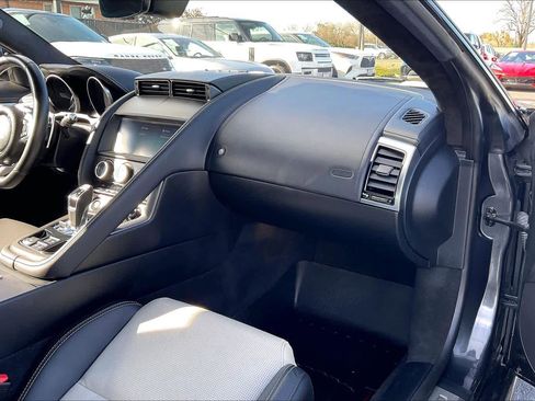 Used 2020 Jaguar F-TYPE R image 17