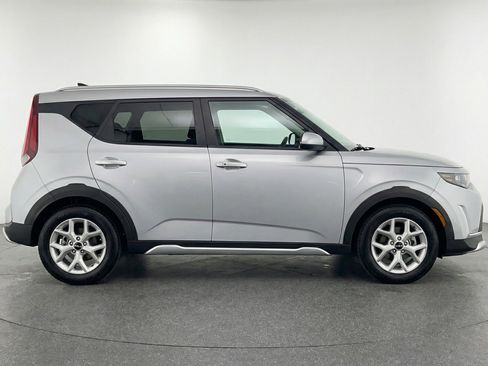Used 2025 Kia Soul LX w/ LX Technology Package FWD image 11
