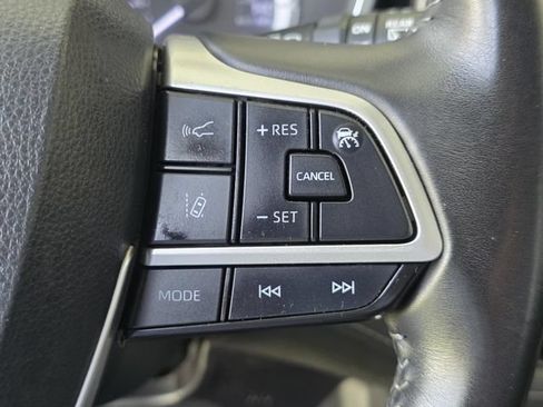 Used 2023 Toyota Highlander XLE FWD image 29
