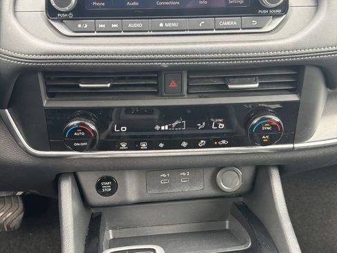 Used 2024 Nissan Rogue SV AWD/4WD image 19