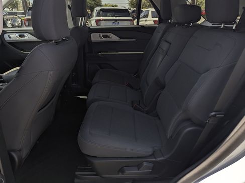 New 2026 Ford Explorer Active AWD/4WD image 8