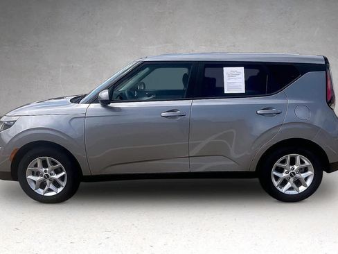 Used 2025 Kia Soul LX w/ LX Technology Package FWD image 3