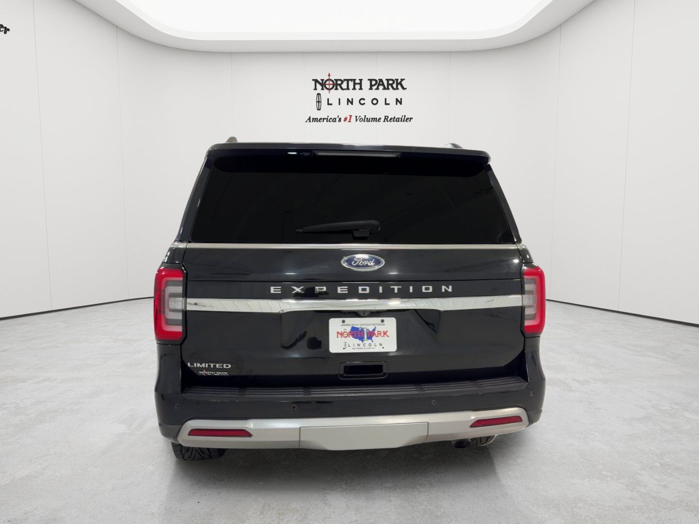 Used 2023 Ford Expedition Limited RWD image 4