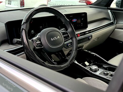 Certified 2025 Kia Sorento SX Prestige image 10
